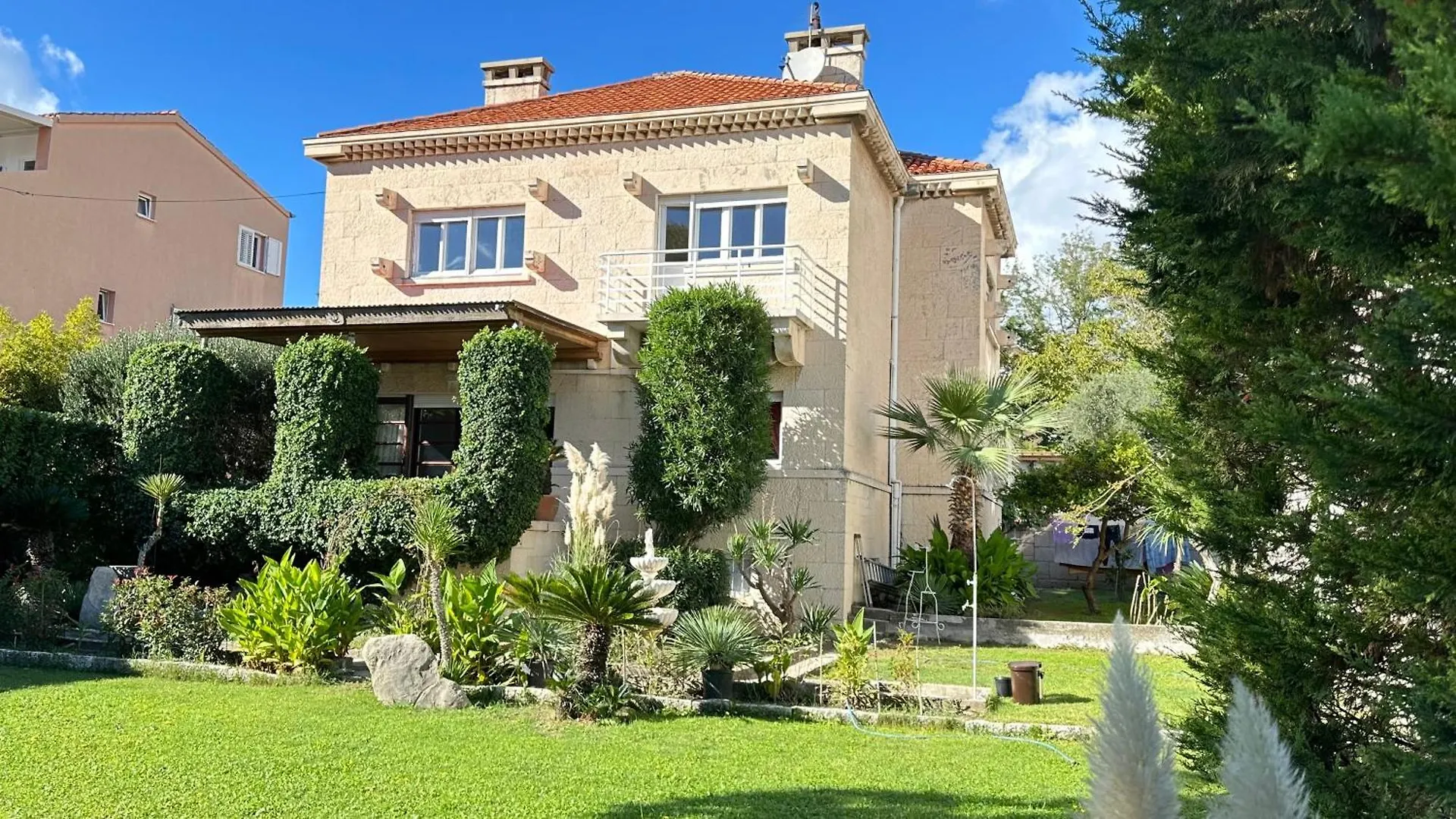 Beach Villa Apartment On Top Location, With Pool, Sea View And Exotic Garden Split 0*,