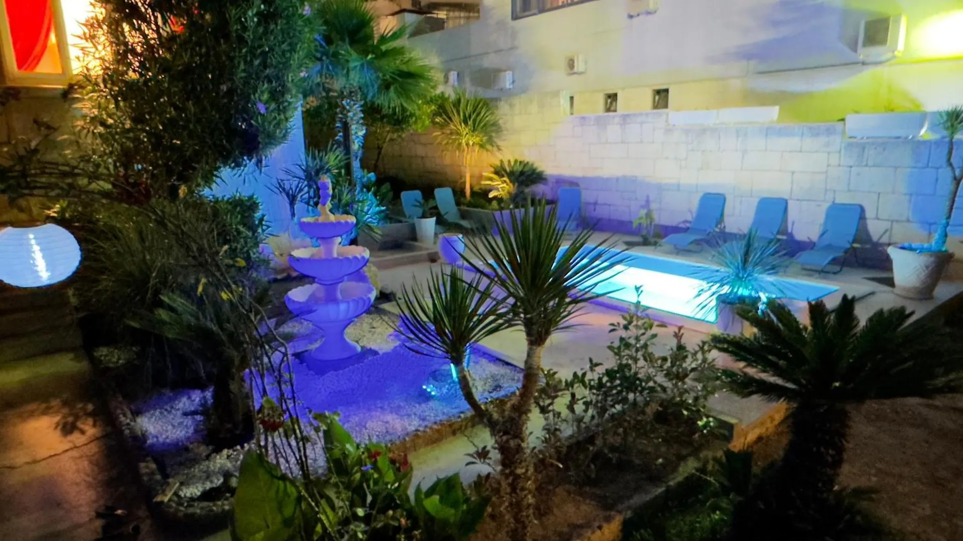 Beach Villa Apartment On Top Location, With Pool, Sea View And Exotic Garden 스플리트