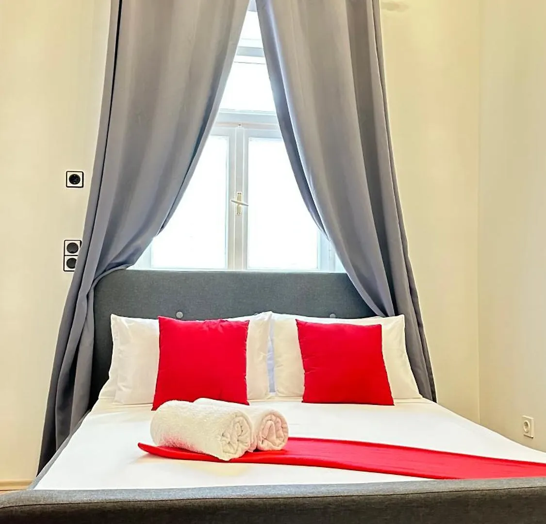 Beach Villa Apartment On Top Location, With Pool, Sea View And Exotic Garden 스플리트 0*,  크로아티아