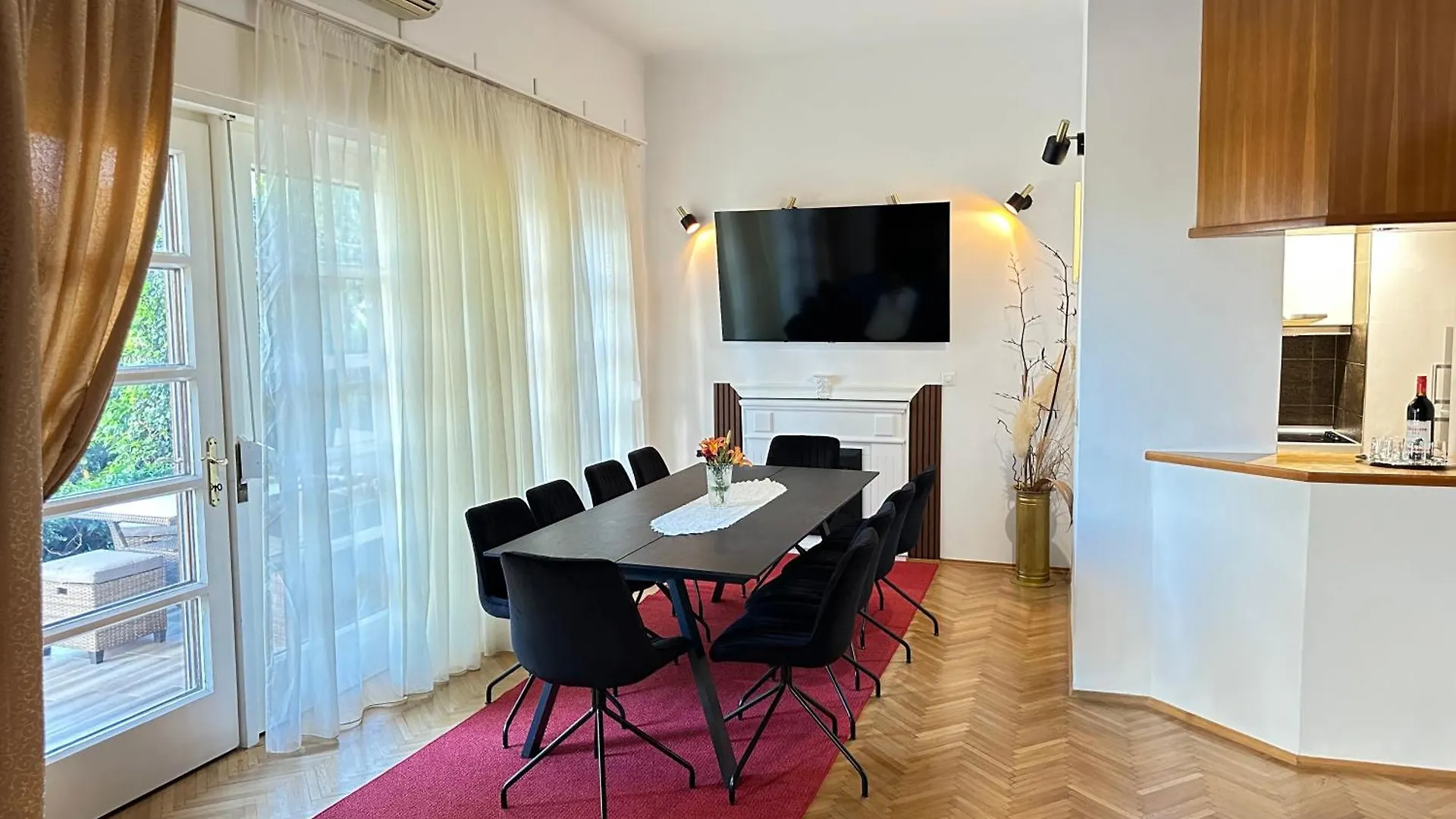 Beach Villa Apartment On Top Location, With Pool, Sea View And Exotic Garden Split