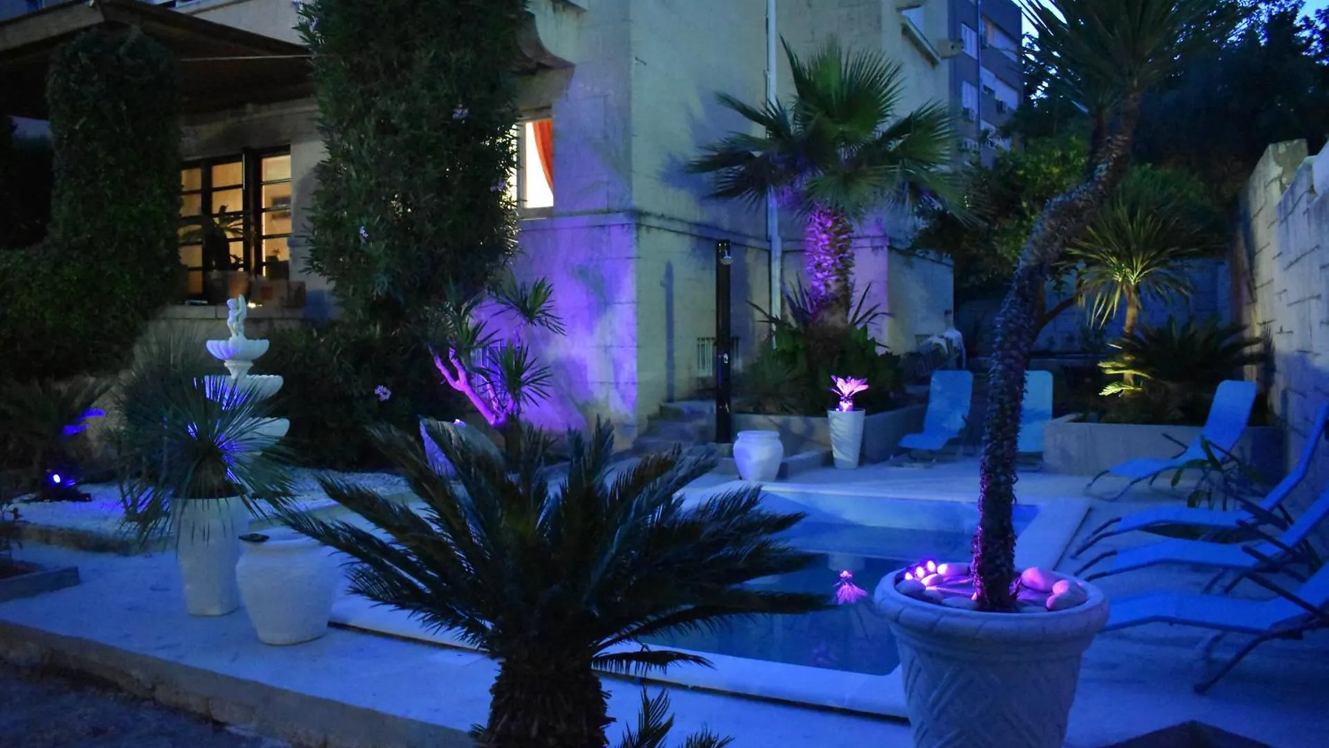Beach Villa Apartment On Top Location, With Pool, Sea View And Exotic Garden 스플리트 0*,  크로아티아
