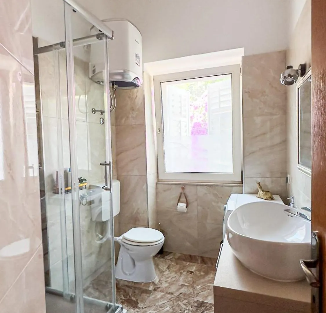 Beach Villa Apartment On Top Location, With Pool, Sea View And Exotic Garden Split Croácia