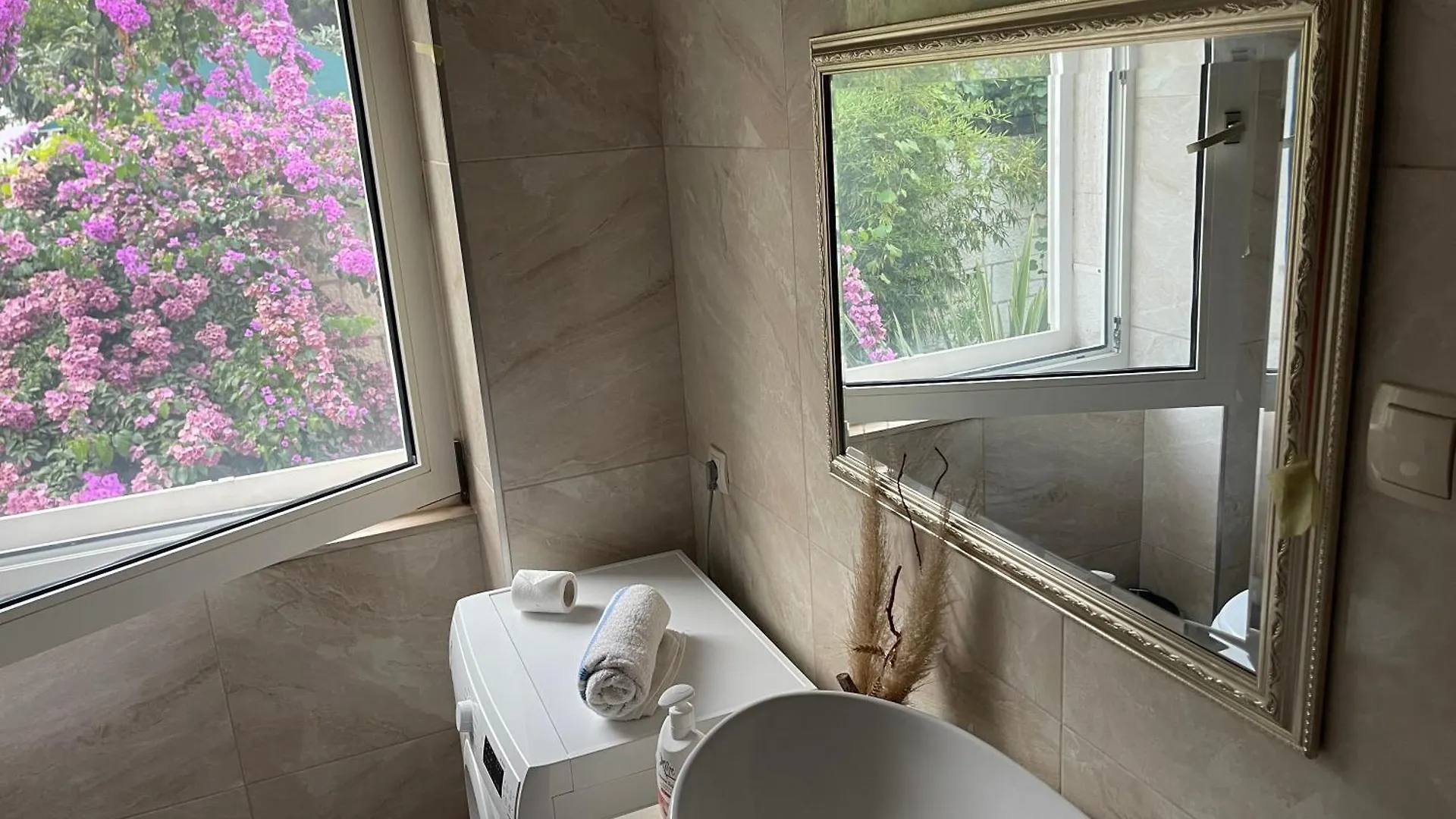 Beach Villa Apartment On Top Location, With Sea View And Exotic Garden Split